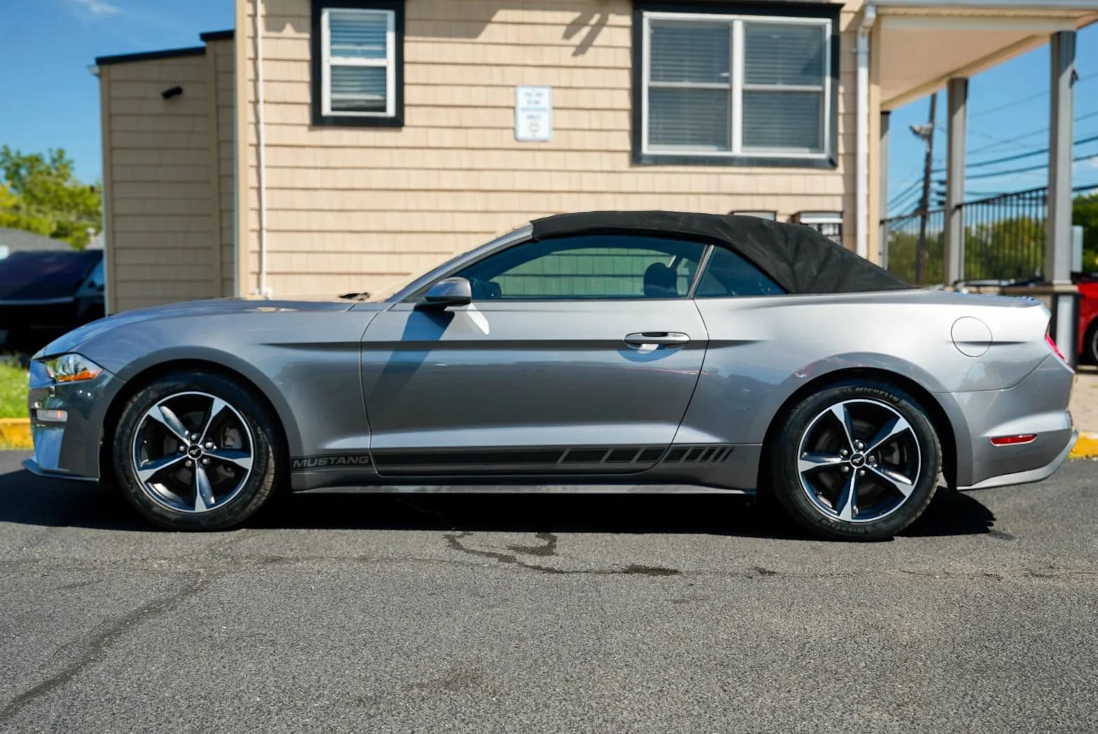 Used 2021 Ford Mustang Convertible RWD image 17