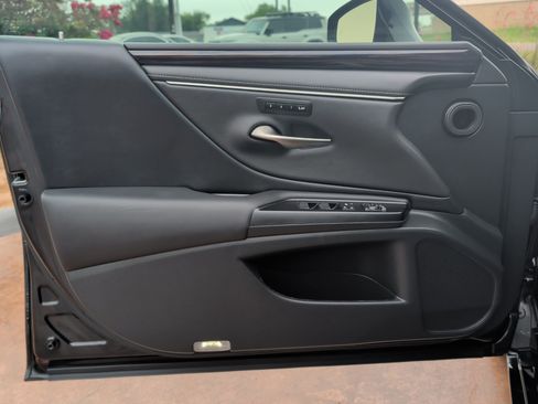 Certified 2020 Lexus ES 350 w/ Premium Package FWD image 8