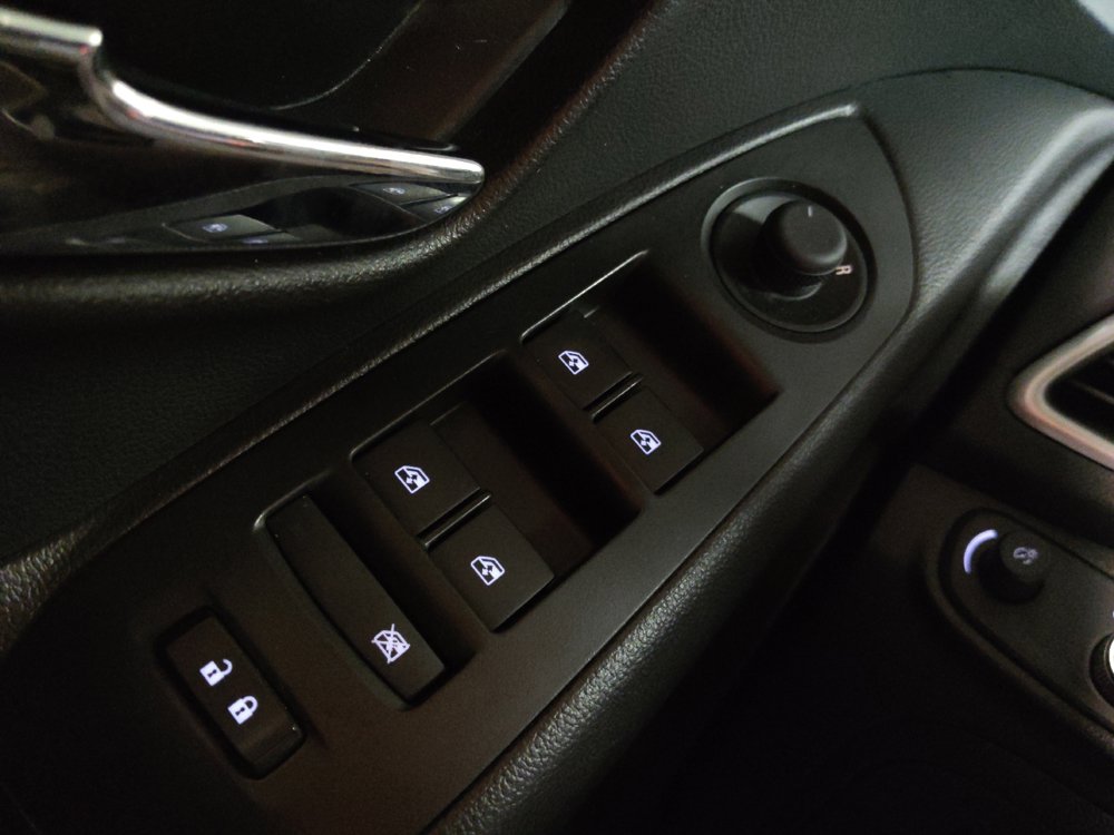 Used 2020 Chevrolet Trax LT w/ Sun & Sound Package FWD image 27