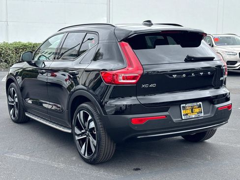 Certified 2024 Volvo XC40 B5 Ultimate w/ Protection Package Premier image 6
