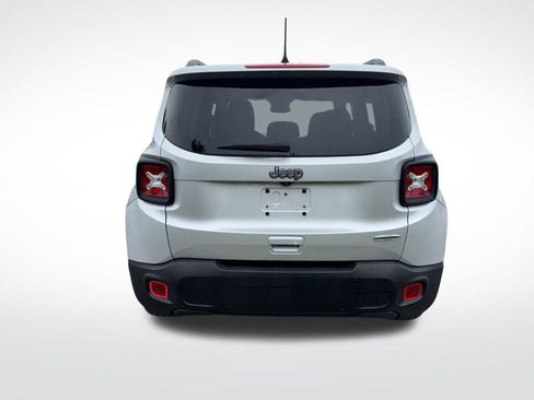 Used 2019 Jeep Renegade Latitude image 4