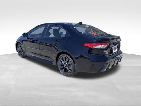 Used 2026 Toyota Corolla SE FWD image 3