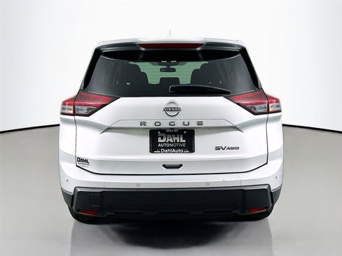 Used 2024 Nissan Rogue SV image 6