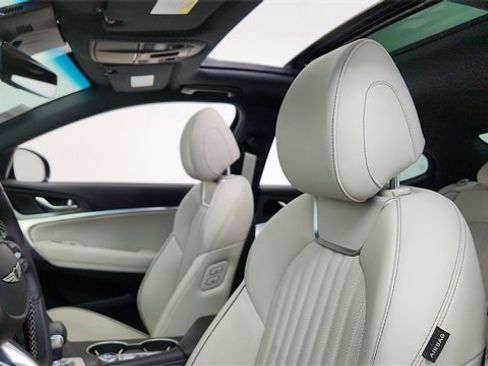 Used 2025 Genesis G70 2.5T w/ Sport Prestige Package image 32