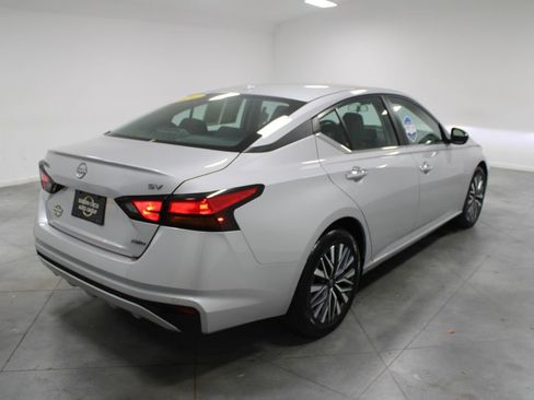 Used 2024 Nissan Altima 2.5 SV image 9