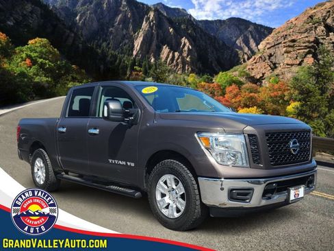 Used 2019 Nissan Titan SV w/ SV Convenience Package AWD/4WD image 1