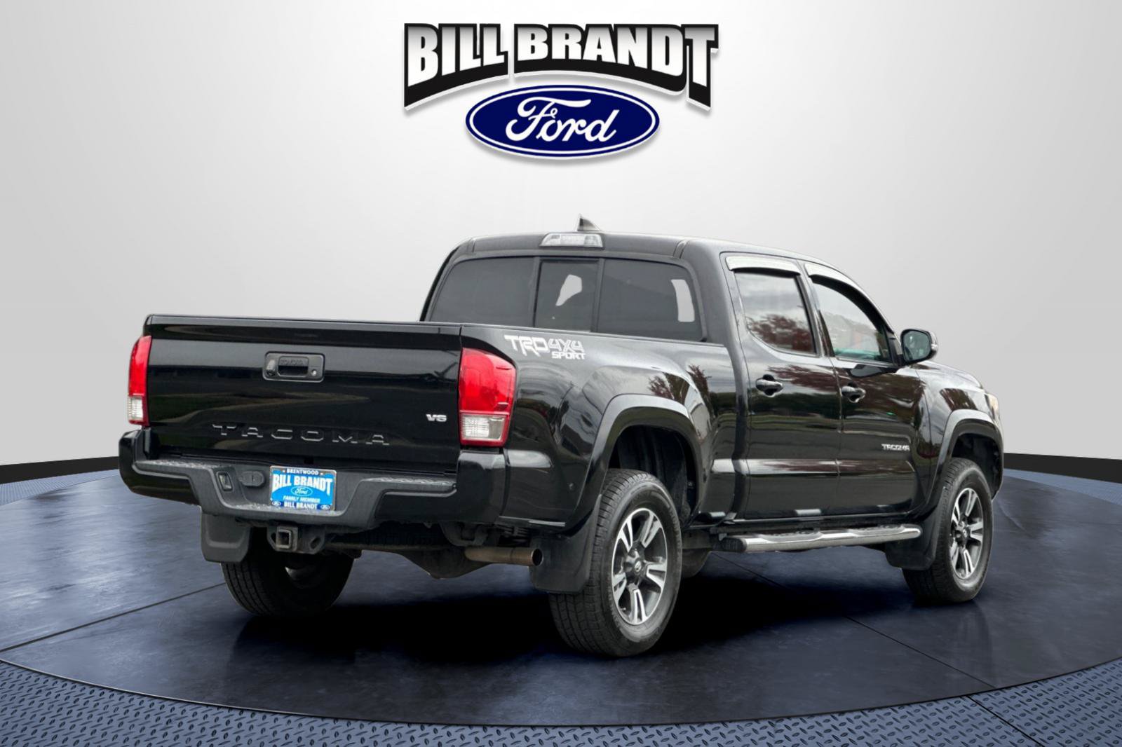 Used 2016 Toyota Tacoma TRD Sport AWD/4WD image 3
