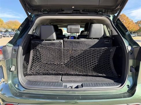 Certified 2024 Toyota Highlander XLE image 33