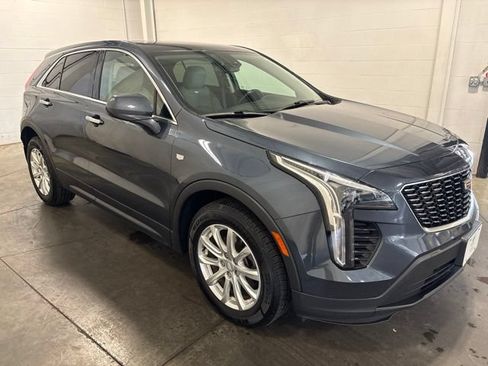 Used 2019 Cadillac XT4 Luxury w/ Cold Weather Package FWD image 3