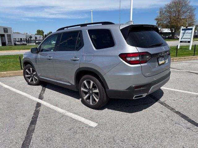 Used 2025 Honda Pilot Touring image 7