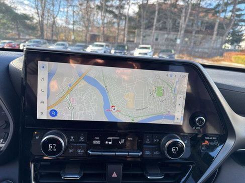 Certified 2023 Toyota Highlander XLE image 10