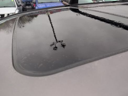Used 2019 Toyota Highlander SE AWD/4WD image 15