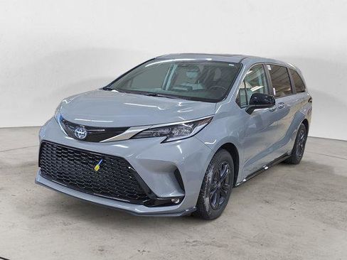 Certified 2024 Toyota Sienna XSE image 1