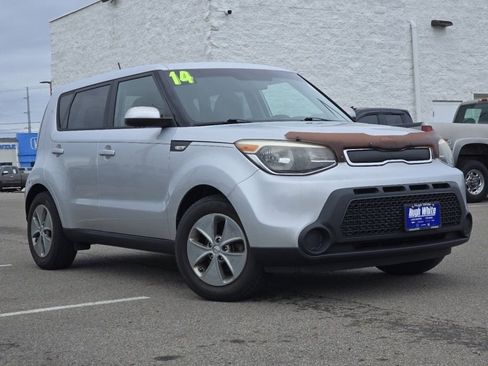 Used 2014 Kia Soul FWD image 2