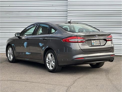 Used 2018 Ford Fusion SE image 12