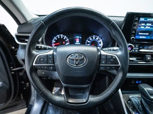 Certified 2022 Toyota Highlander LE image 17