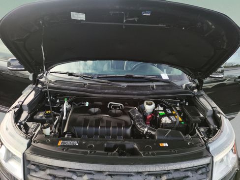 Used 2018 Ford Explorer XLT image 24