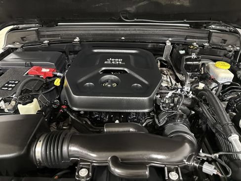 Used 2020 Jeep Wrangler Unlimited Sahara AWD/4WD image 25
