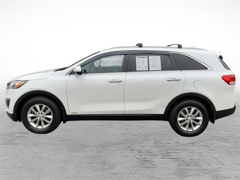 Used 2017 Kia Sorento AWD w/ LX Convenience Package image 6