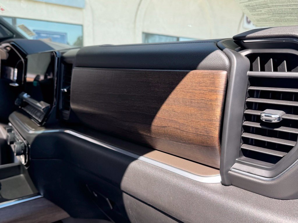 Used 2022 Chevrolet Silverado 1500 High Country w/ High Country Premium Package AWD/4WD image 18