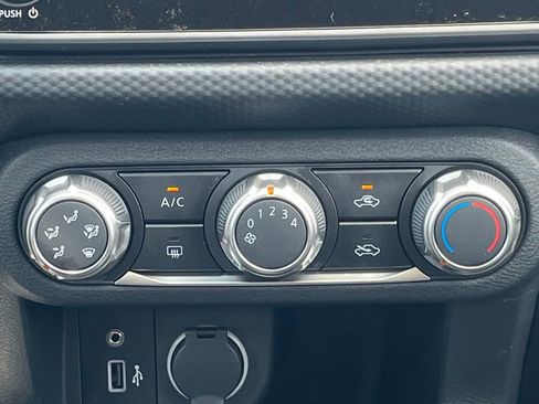 New 2025 Nissan Kicks Play S image 25