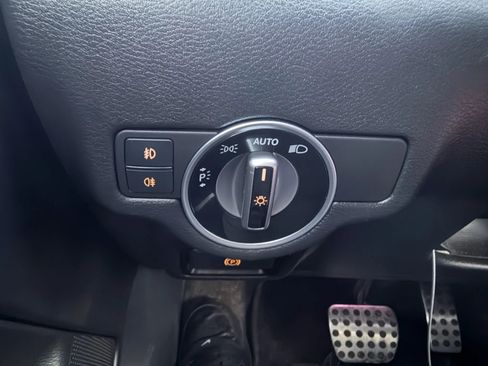 Used 2018 INFINITI QX30 Sport image 16