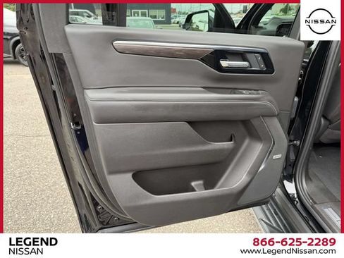 Used 2025 Chevrolet Suburban Premier AWD/4WD image 22