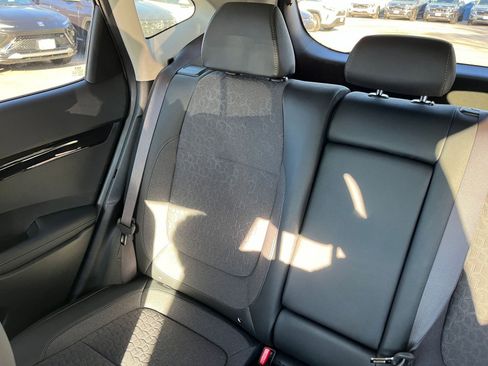 Used 2025 Kia Seltos S image 38