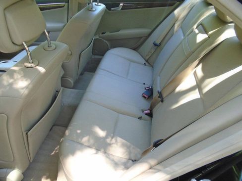 Used 2009 Mercedes-Benz C 300 Sedan image 11