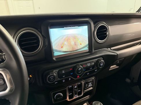 Used 2023 Jeep Wrangler Sahara image 81