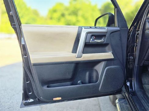 Used 2016 Toyota 4Runner SR5 AWD/4WD image 32
