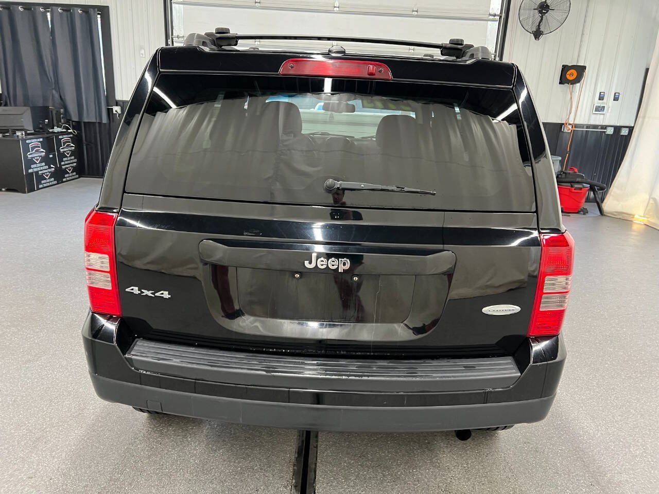 Used 2016 Jeep Patriot Latitude AWD/4WD image 5
