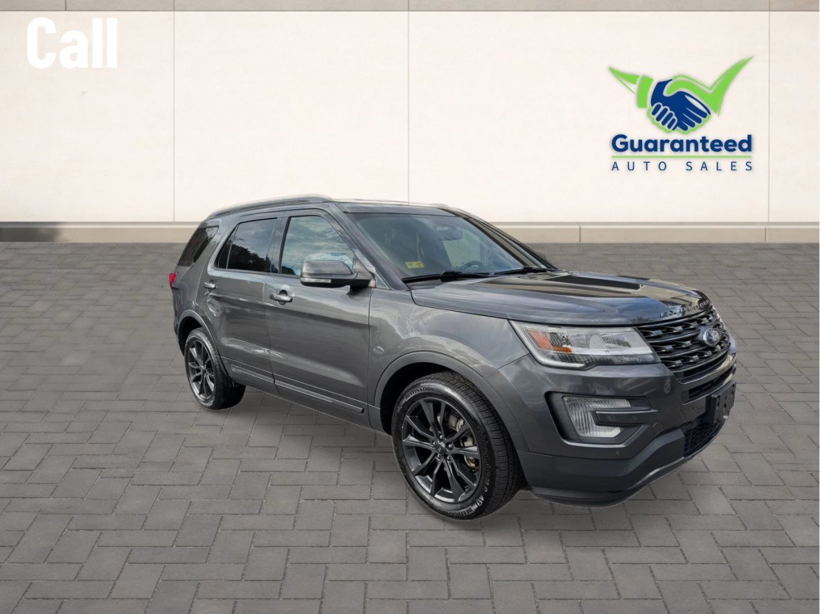 Used 2017 Ford Explorer XLT w/ Equipment Group 202A AWD/4WD image 5