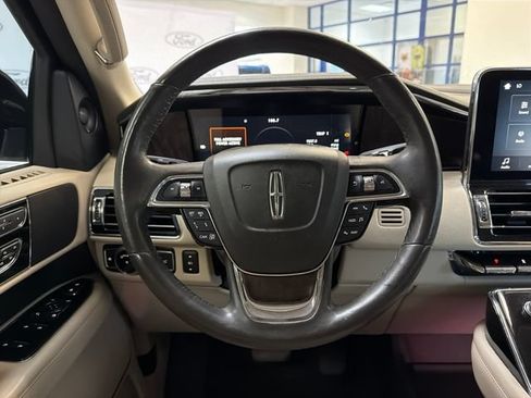 Used 2019 Lincoln Navigator Reserve AWD/4WD image 15