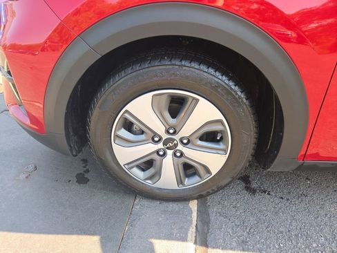 Used 2022 Kia Niro LX image 9