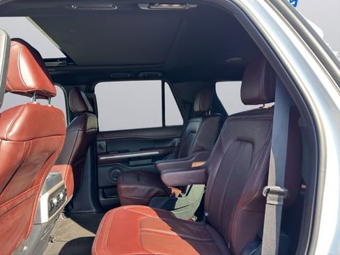 Used 2024 Ford Expedition Limited image 13