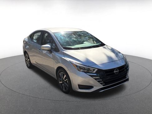 Used 2025 Nissan Versa SV image 1