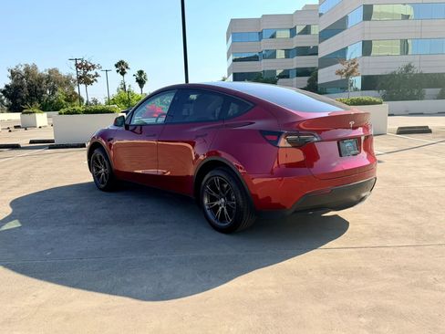Used 2024 Tesla Model Y Long Range RWD image 16