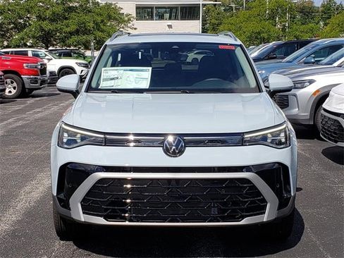 New 2025 Volkswagen Taos SEL image 5