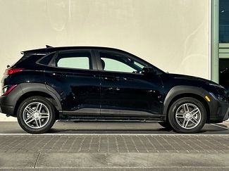 Used 2023 Hyundai Kona SE video 2