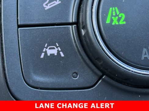 Used 2023 GMC Terrain SLE w/ Driver Convenience Package image 24