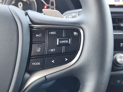 Used 2025 Lexus ES 300h w/ Premium Package image 36