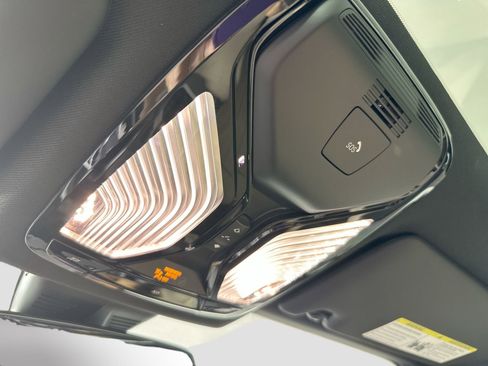 Used 2025 BMW 230i Coupe w/ Premium Package image 19