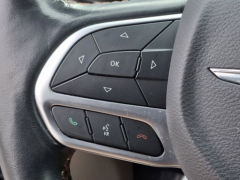 Used 2020 Chrysler Pacifica Touring-L Plus w/ Advanced Safetytec Group image 24