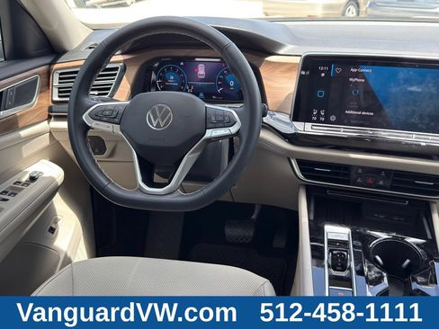 Used 2025 Volkswagen Atlas SE w/ Panoramic Sunroof Package FWD image 29