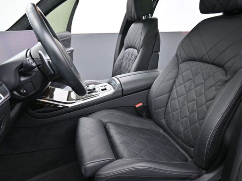 Used 2024 BMW X7 xDrive40i w/ Executive Package image 11