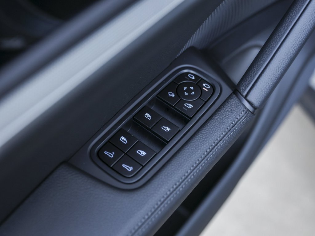 Certified 2026 Porsche Cayenne AWD/4WD image 29