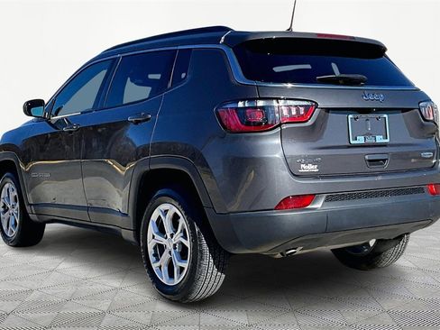 Used 2024 Jeep Compass Latitude image 13