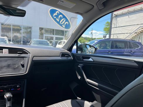Used 2023 Volkswagen Tiguan SE w/ Panoramic Sunroof Package AWD/4WD image 24