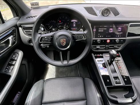 Used 2026 Porsche Macan AWD/4WD image 11